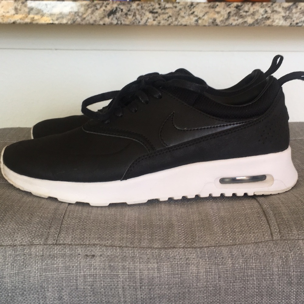 Nike tennis shoes